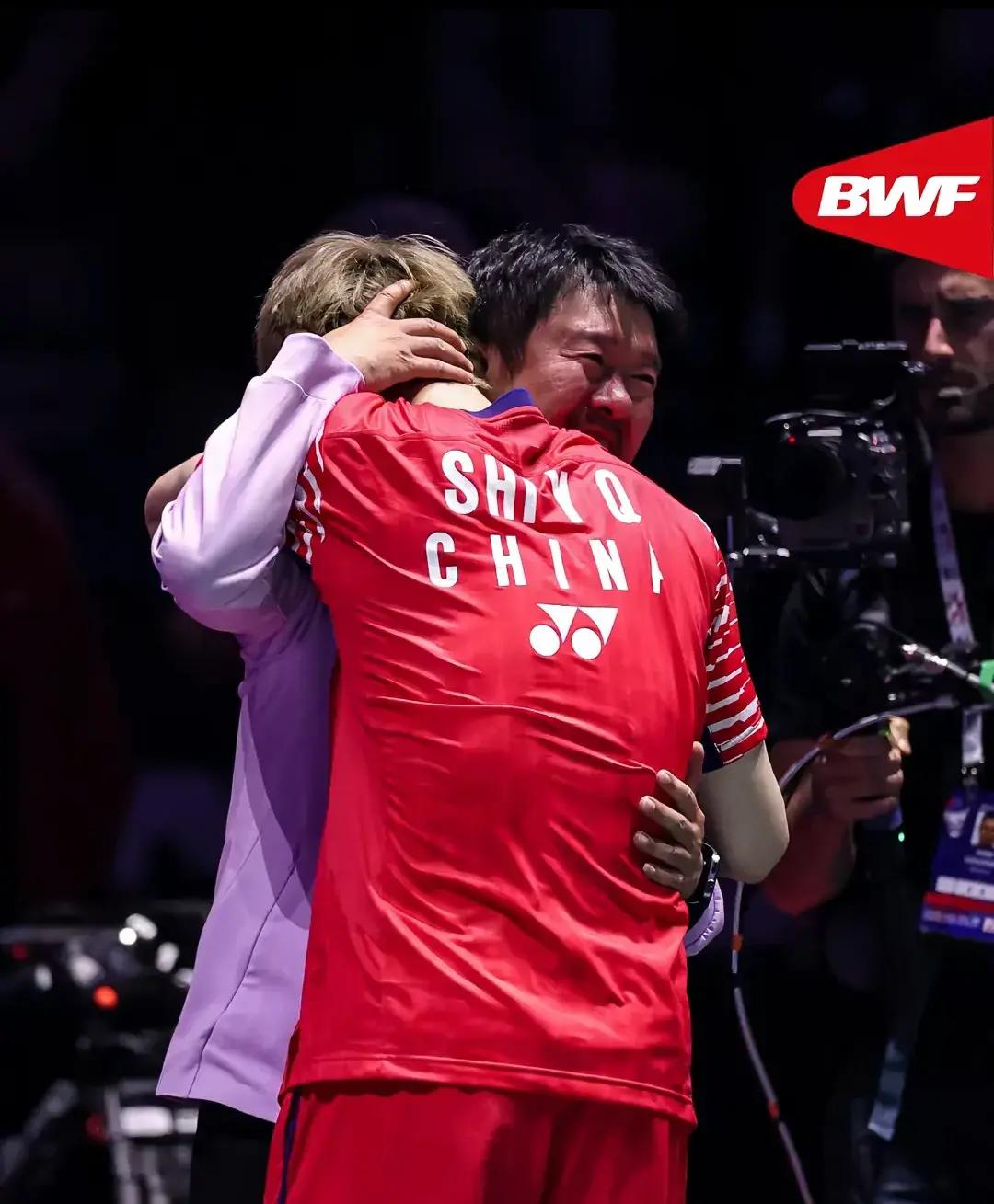 韩国羽毛球队完胜泰国羽毛球队，谌龙关键制胜