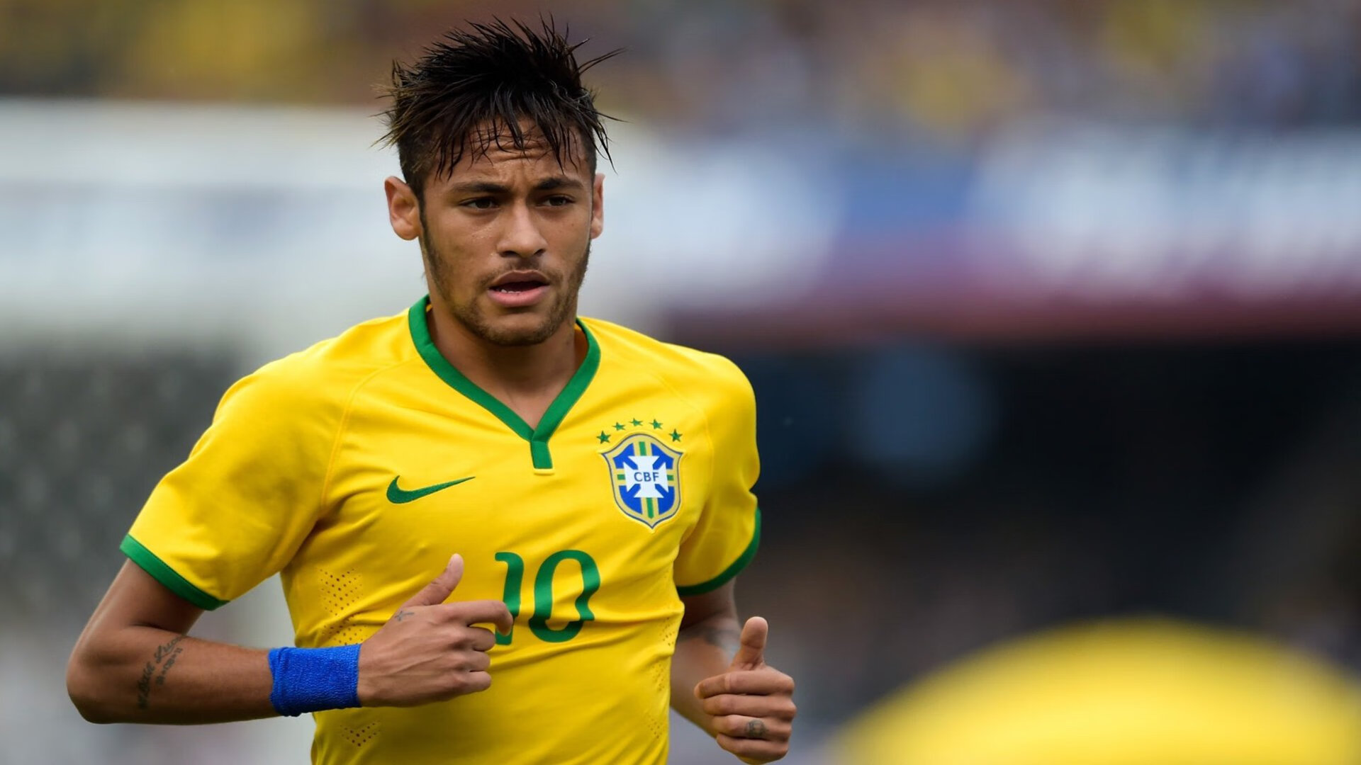 开云体育在线-从华沙到慕尼黑，莱万的双重主宰—末节波兰带走荷兰，德甲争冠战他一人接管