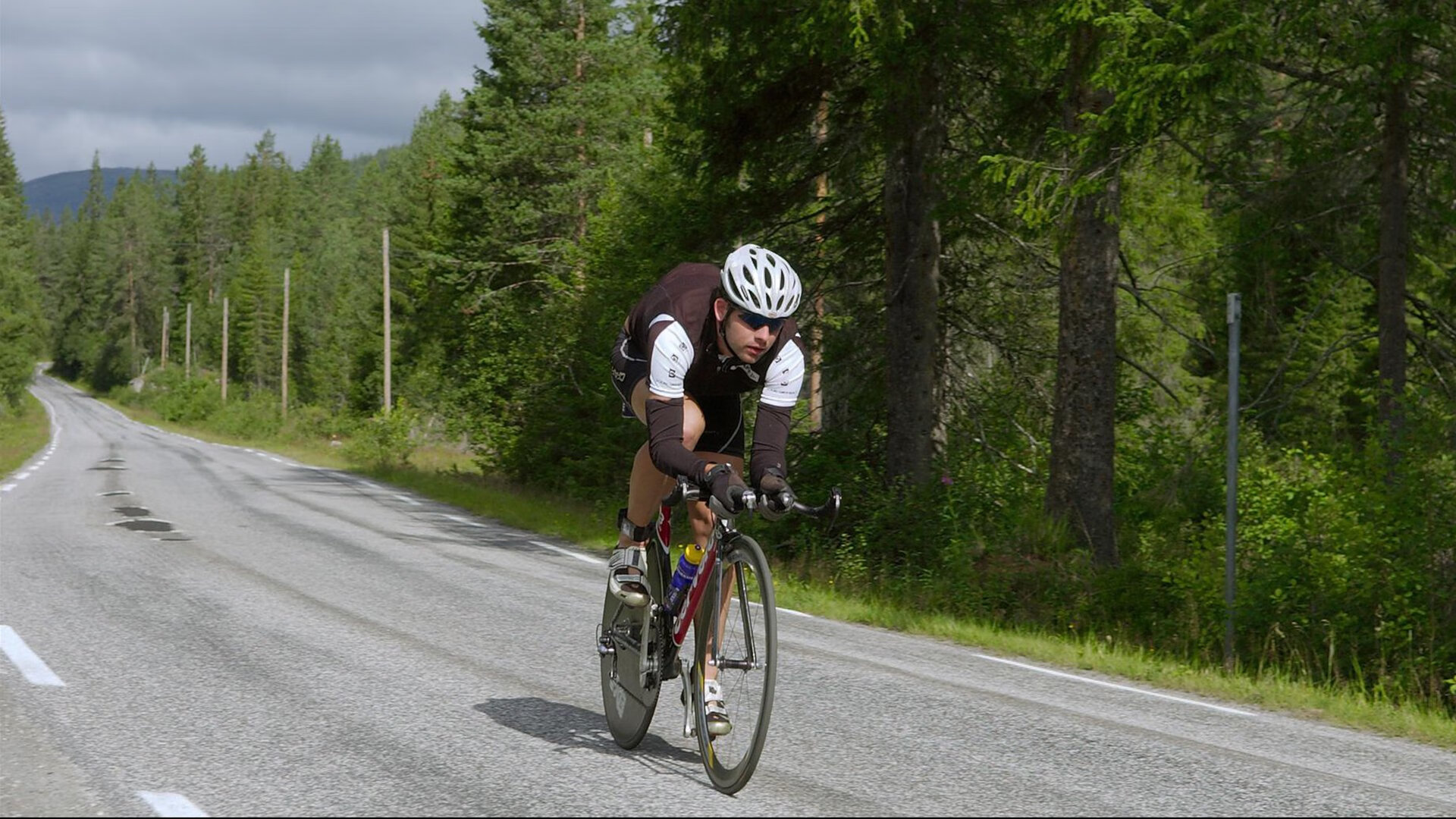 活塞斩落雄鹿，东契奇在年度焦点之战接管比赛