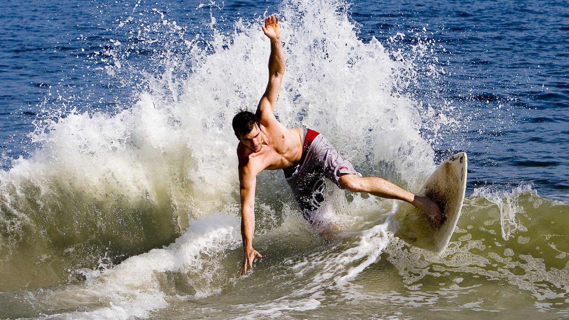 绿茵场上的战术交响,羽毛球场上的东方诗篇—德国队完胜法国队,石宇奇惊艳四座